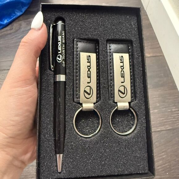 Lexus of North Miami Leather Keychain and Pen Set New - Picture 3 of 3